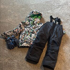 Colorful Geometric Snow Jacket with Black Snow Pants and Gloves